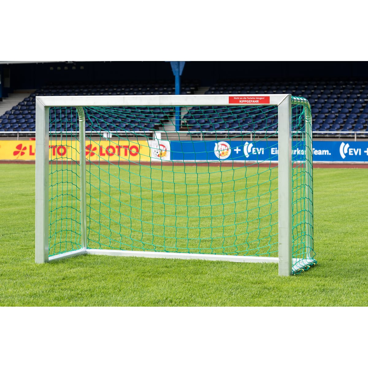 Minitor (Streetball) freistehend, EN 16579, vollverschweißt – Ausführung 180x120 cm, mit Antikipp-Bodenverankerung (ART. 1-04-016)