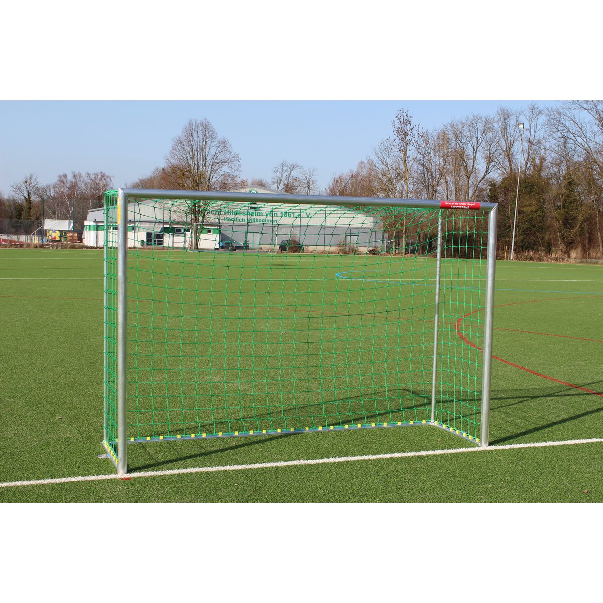 Mini-Tor ECO freistehend, DIN-EN 16579, – Ausführung 240x160cm, mit Antikipp-Bodenverankerung (ART. 1-04-036)