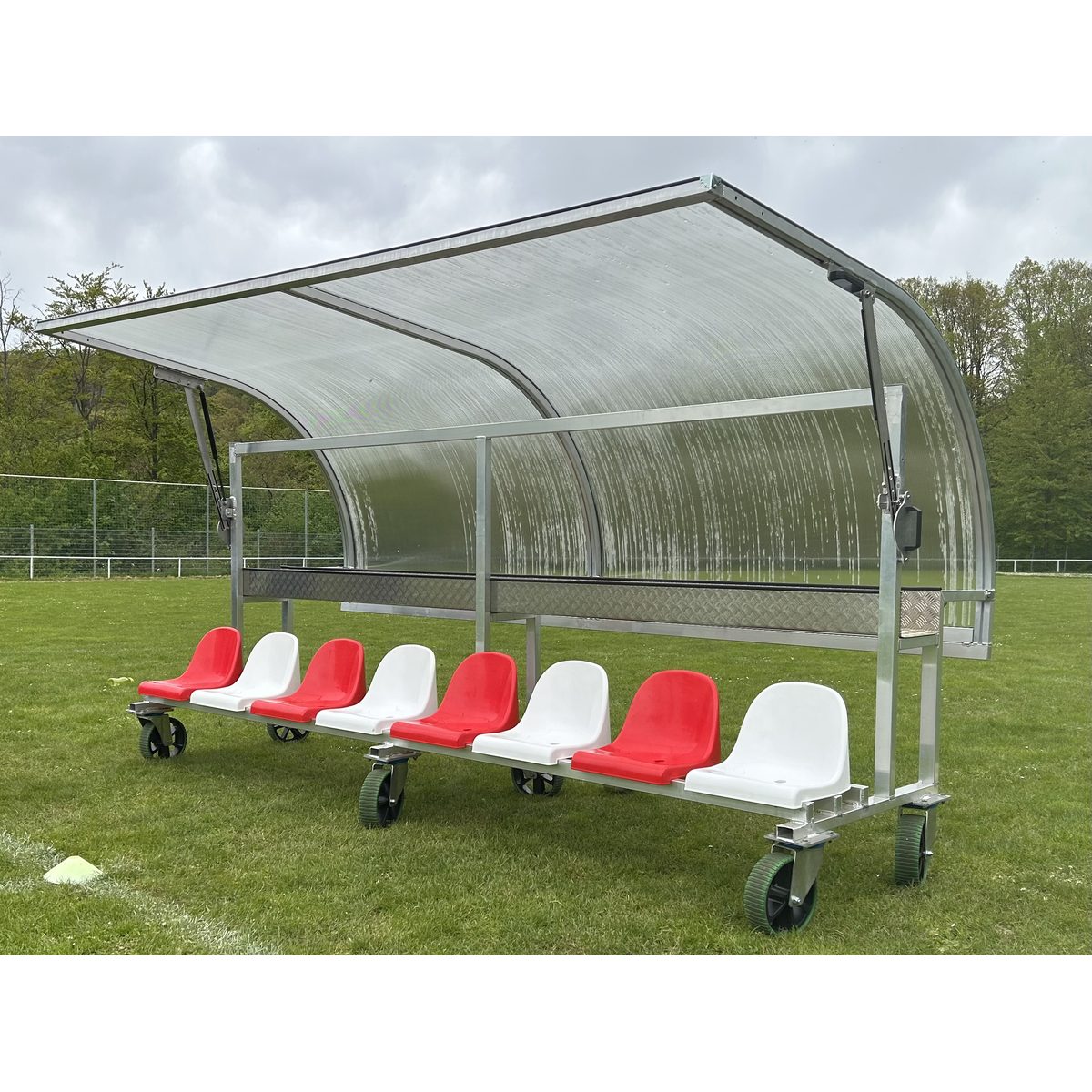 Spielerkabine TEAM, 5,0 m breit - 10 Sitze, fahrbar, Dach abklappbar - NEU !!! – Produktfoto